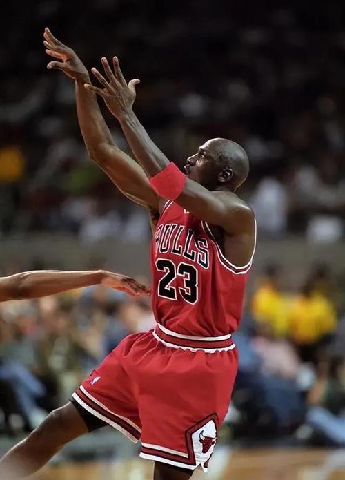 三分命中率43.3%!吉莱斯皮:夏天重点练了决策能力和运球后投篮