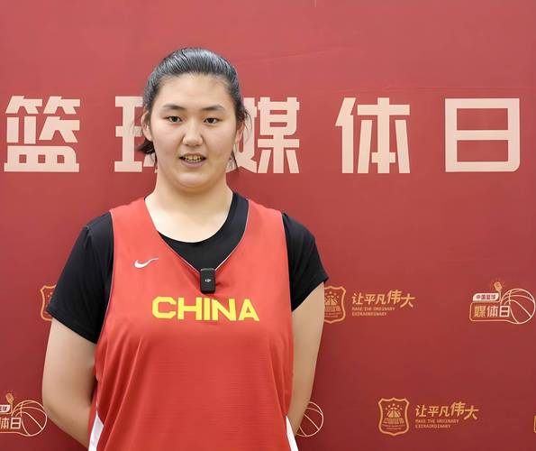 媒体人：女篮方向是正确的 走大型化 锋线内线能持球