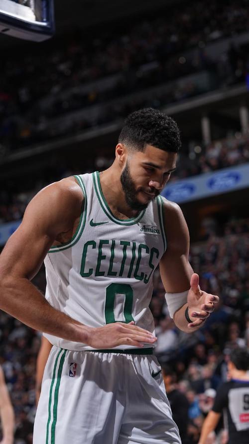 塔图姆时隔四个月重返球场后抱怨：动作生疏地像个混蛋