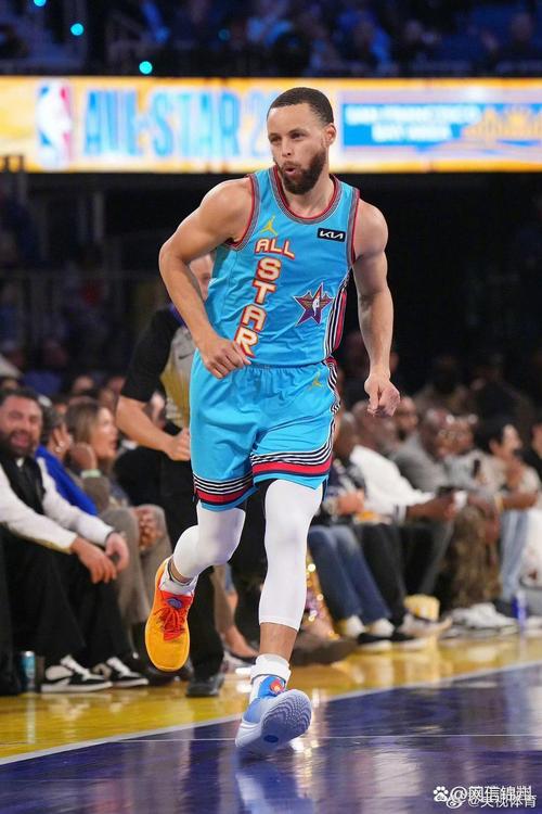 全票MVP10周年如何仍保持高效？库里：热爱比赛 将赢球作为目标