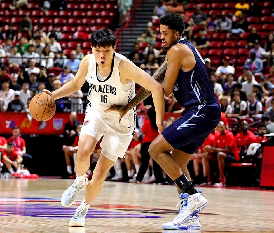 3大中锋杨瀚森+克林根+罗威媒体日同框 开拓者新赛季打不打双塔？