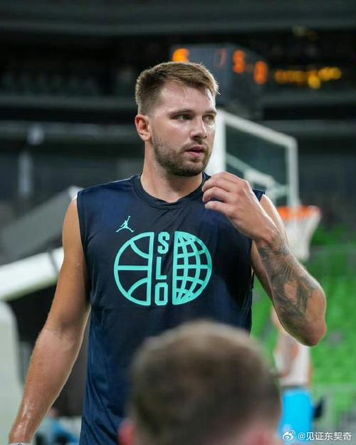 达拉斯伙食好？浓眉休赛期增重6.8公斤 东契奇则瘦了18.2公斤