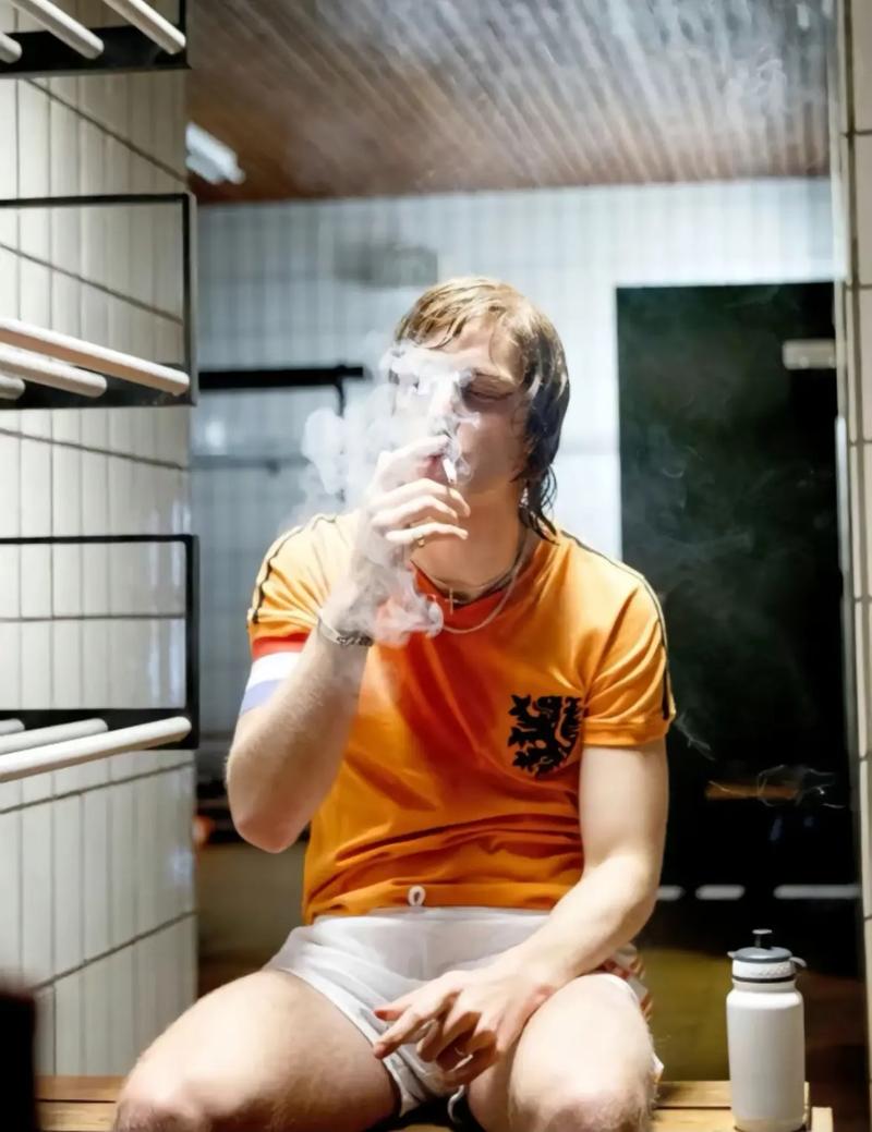 巴萨名宿：克鲁伊夫宁愿4-3赢球也不愿1-0 我曾负责盯防过巴乔