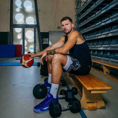 雷迪克：东契奇詹姆斯今天主要是个人技术训练 东契奇无健康问题