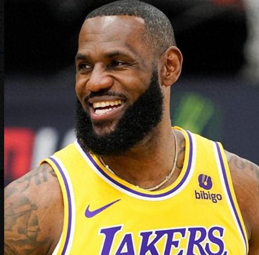 虚晃一枪！里夫斯：显然人们以为詹姆斯要退役了 我很高兴他没有