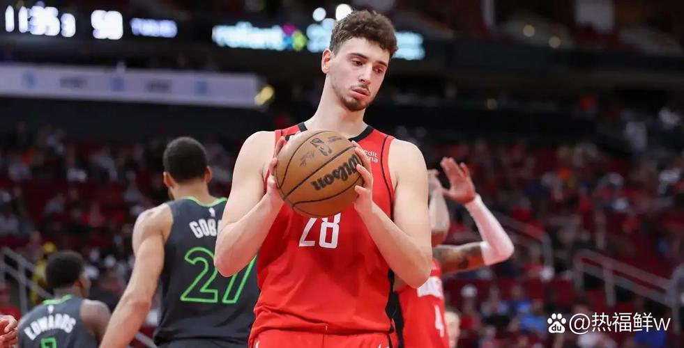 氛围轻松！火箭官方晒训练照：亚当斯&谢泼德&申京喜笑颜开