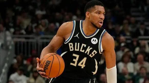 Shams：字母哥将在新赛季密切关注雄鹿的表现和联盟的动向