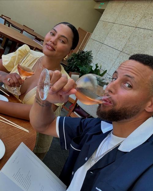 库里开酒吧！阿耶莎：我一直想嫁给一个钟情威士忌的男人