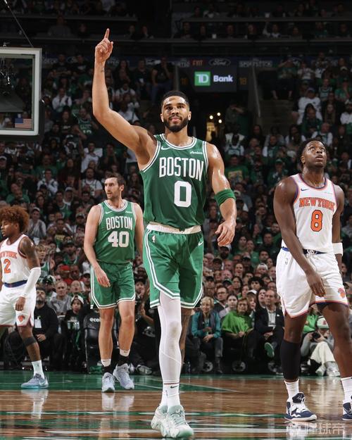 恢复速度惊人！塔图姆晒原地双手扣篮视频：一定是鞋子的原因👀