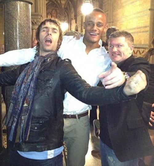 曼城发文缅怀拳王哈顿：今天我们齐聚曼彻斯特大教堂，为他送行