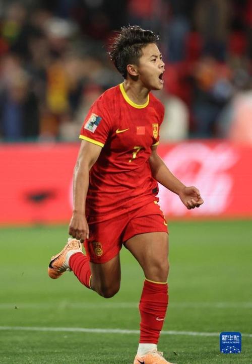 王霜：如果能在偶像C罗踢球的国家获奖，那对我来说非常开心