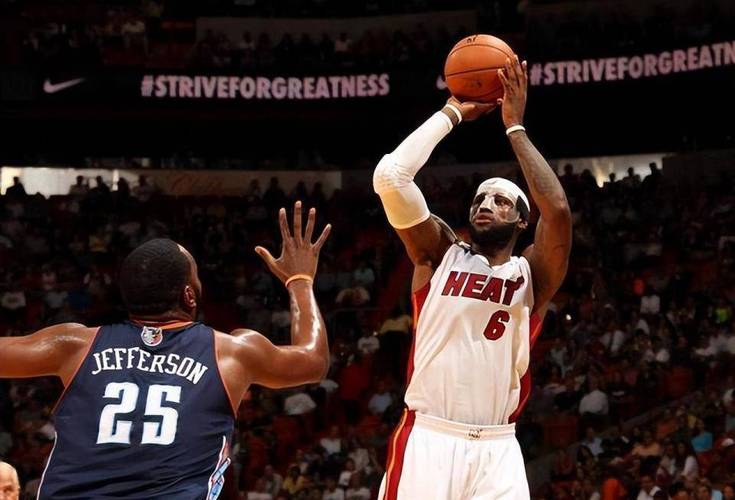 詹姆斯生涯对阵30队最高分排行：最高打山猫61分 打湖人最低41分