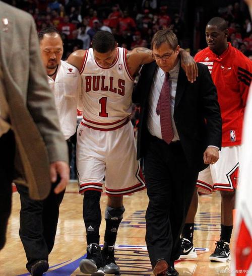 圣吉罗斯主帅：上半场我们错失机会，半场前的第二个丢球令人痛苦