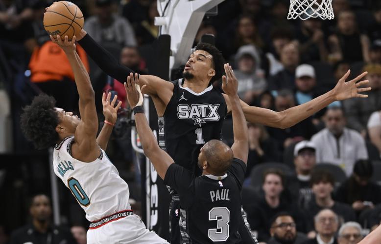 详细阅读:失误控制完美!文班前两场合计砍下69分26篮板12盖帽 零失误 失误控制完美!文班前两场合计砍下69分26篮板12盖帽 零失误