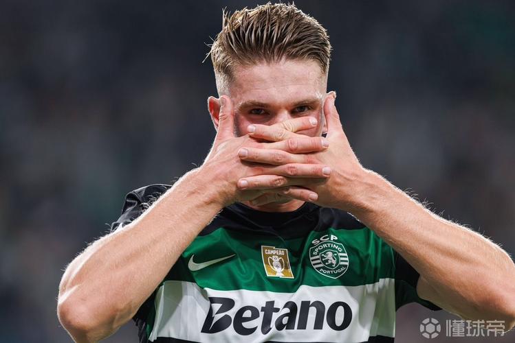 详细阅读:德天空:曼联正在同AIK索尔纳就瑞典16岁中锋凯文-菲林进行谈判 德天空:曼联正在同AIK索尔纳就瑞典16岁中锋凯文-菲林进行谈判