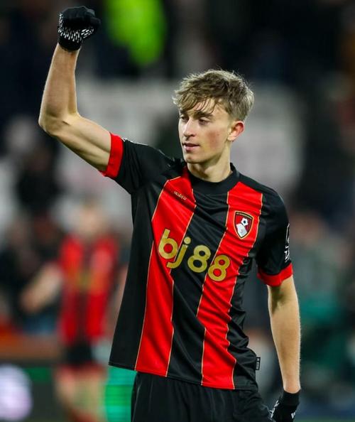 记者:伯恩茅斯准备从米兰买断A-希门尼斯,费用2000万+500万欧