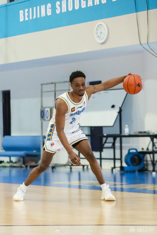 谁家外援提前一个小时到训练场？纳托尔正式报到！