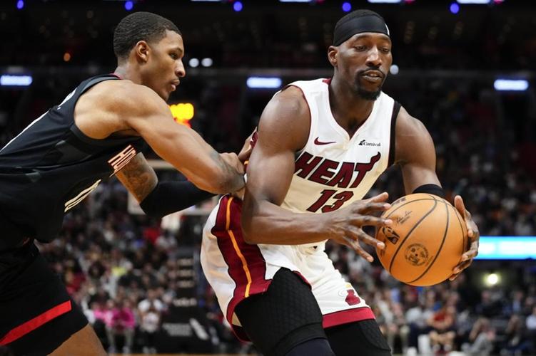 阿德巴约：戴维恩-米切尔有能力场均助攻上双 防守让对手不舒服