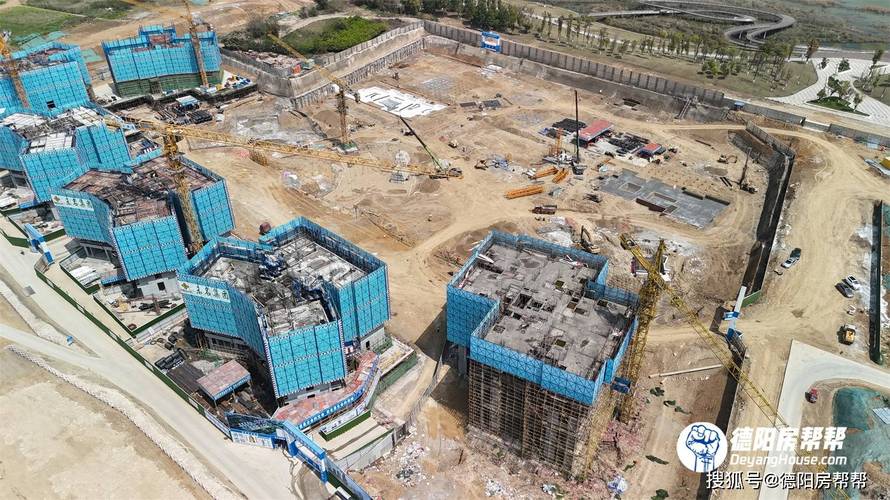 世体：马竞一线队球员亲临体育城建筑工地，近距离参观工程进展