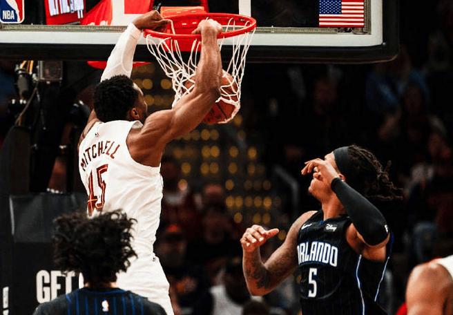 2-4东部第11!记者:对魔术来说战胜黄蜂是一场漂亮且急需的胜利