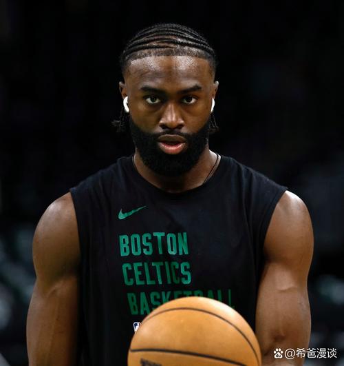 杰伦-布朗：蒂尔曼方方面面都做到了极致 末段表现堪称现象级