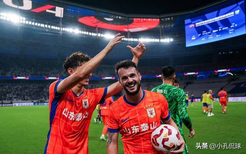 鲁媒：瓦科希望能续约时间更长一些，薪金也能保持在球队顶级水平