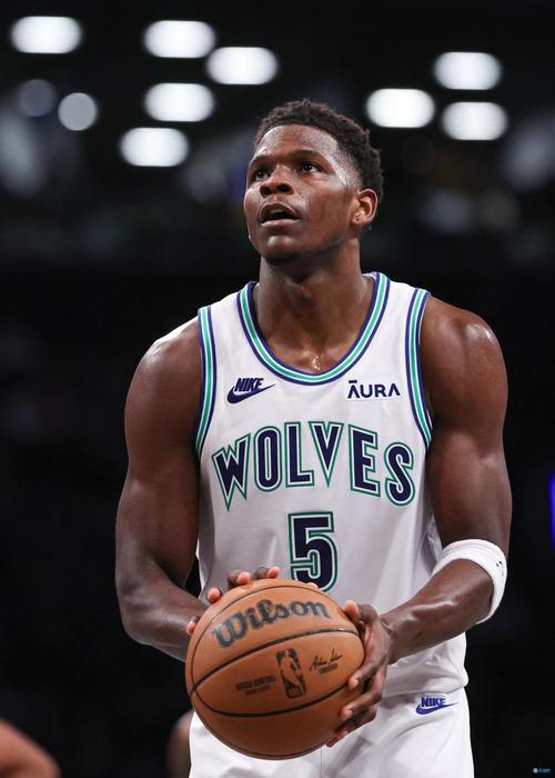 详细阅读:记者:前球队后卫、米堡主帅罗伯特-爱德华兹也是狼队新帅候选 记者:前球队后卫、米堡主帅罗伯特-爱德华兹也是狼队新帅候选