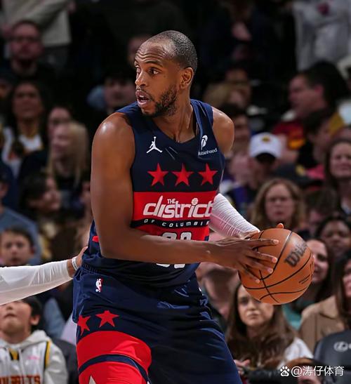 详细阅读:奇才官方:米德尔顿左肘挫伤 将缺席今日对阵尼克斯比赛! 奇才官方:米德尔顿左肘挫伤 将缺席今日对阵尼克斯比赛!