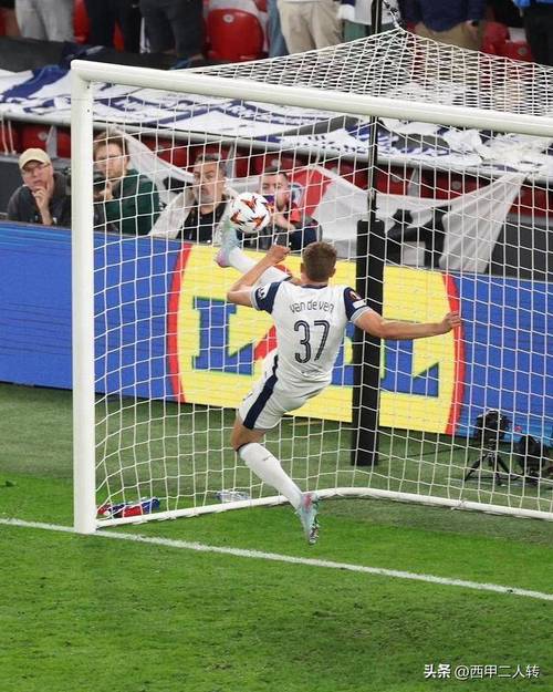 范德芬长途奔袭世界波由帕利尼亚助攻：这助攻得不到应有认可！