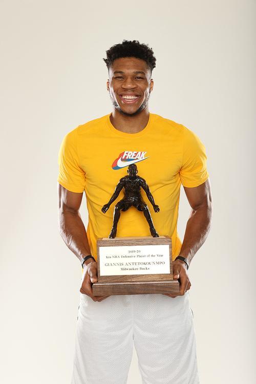 【评选】11月4日NBA最佳球员：字母哥