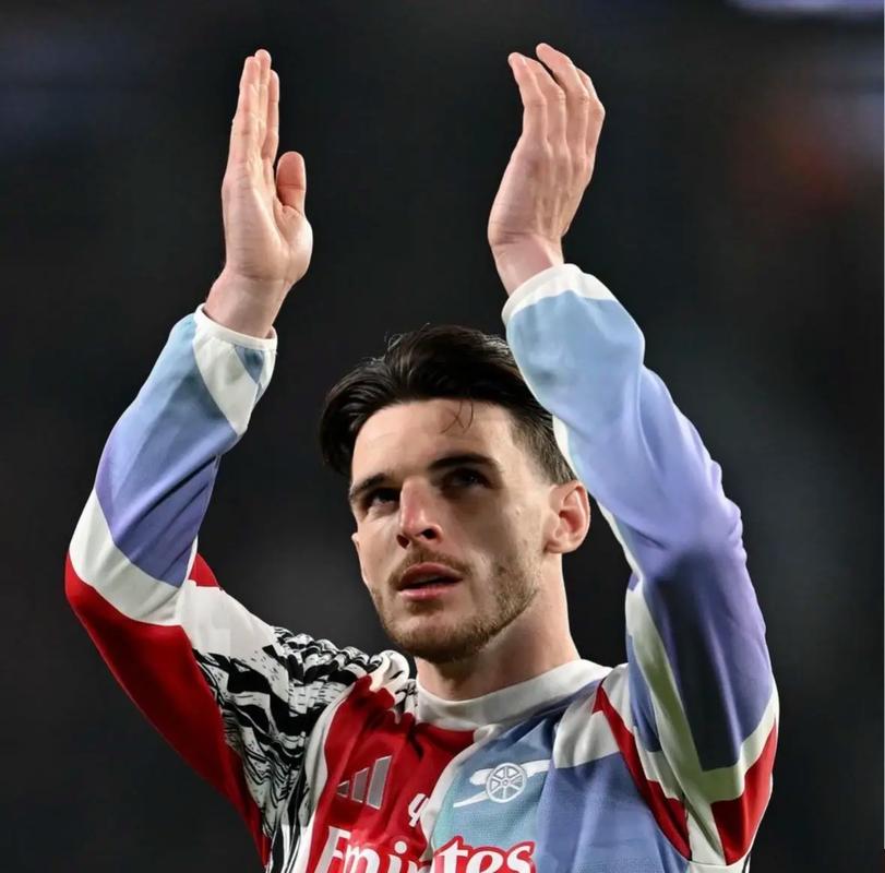 太强!赖斯2025年各赛事创造23次重大机会,英超球员同期最多