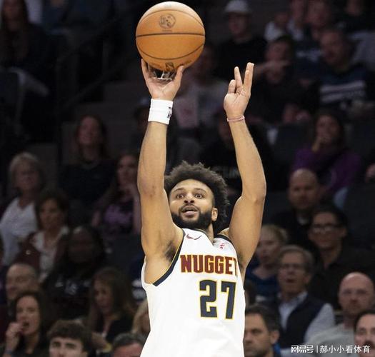 内外开花！沃尔特起飞双手暴扣 随后外线开炮三分穿针