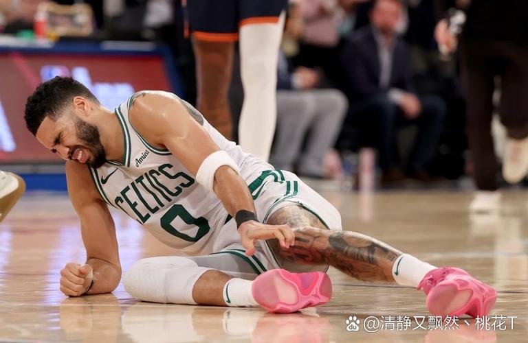 豪泽：塔图姆每天都在拼尽全力训练 虽然未登场但影响力贯穿全队