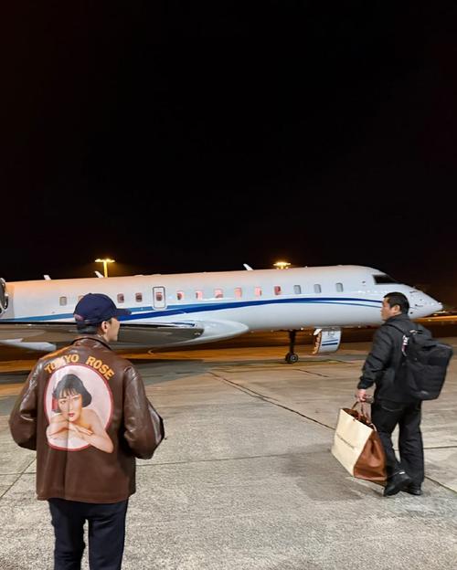 邮报：一荷兰记者取消返程航班，特地留守参加了斯洛特赛前发布会