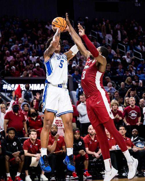 35分9板3助！卡梅隆·布泽尔率队击败阿肯色大学