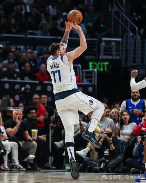 麦丹谈自己球衣套短袖：我大学就这么穿 之前想穿但他们不让我穿