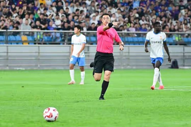 💣皇马TV炮轰裁判：裁判们在给皇马使绊子，特巴斯还为他们开脱